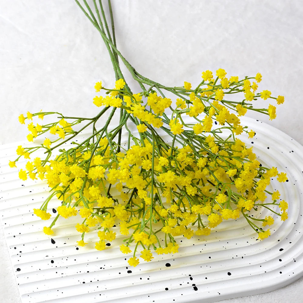 Fleurs jaunes synthétiques